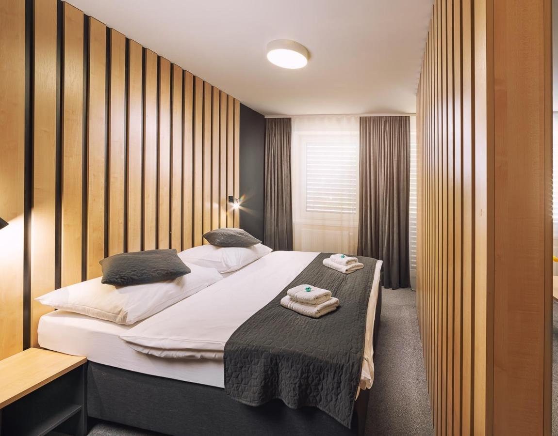 Timeout City Hotel Liptovsky Mikulas Bagian luar foto