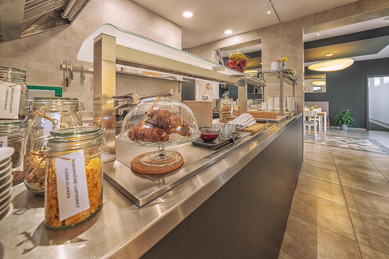 Timeout City Hotel Liptovsky Mikulas Bagian luar foto